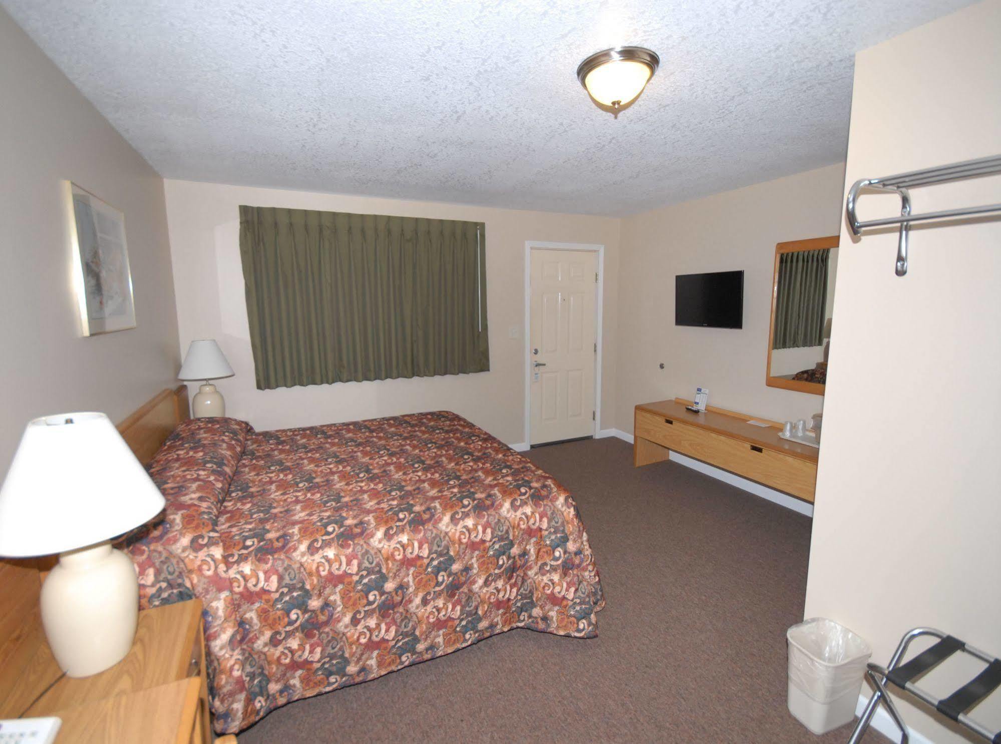 Wayside Motel Saint Ignace Exterior photo